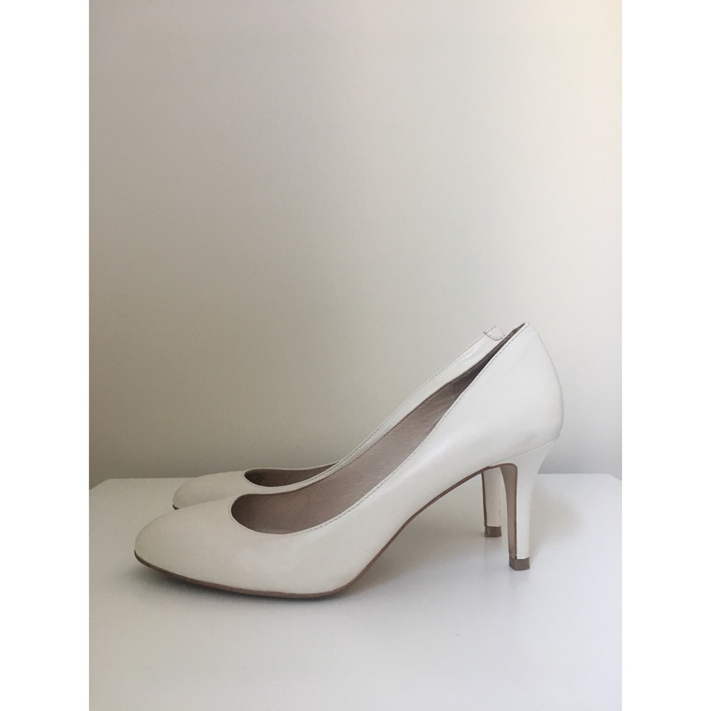 Louise et Cie White Pump in 7
